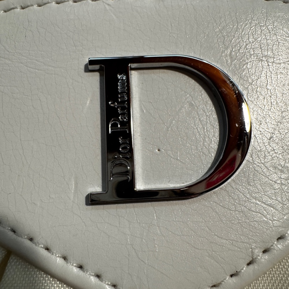 Christian Dior Parfums White Makeup Bag EUC - Picture 2 of 16